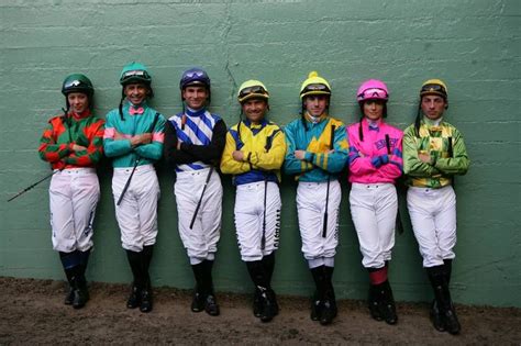 kneeling jockey|The art of doing nothing: a jockeys riding style can be a winning。